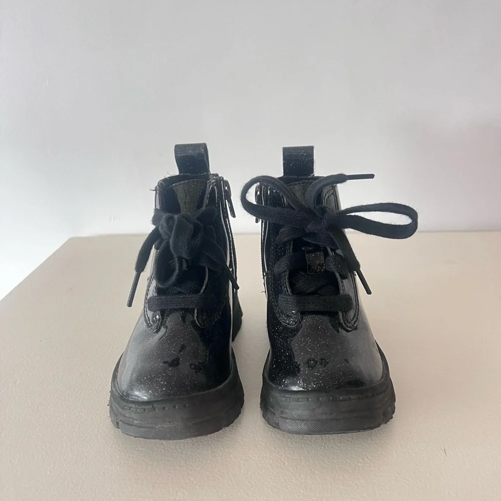 UGG shiny black